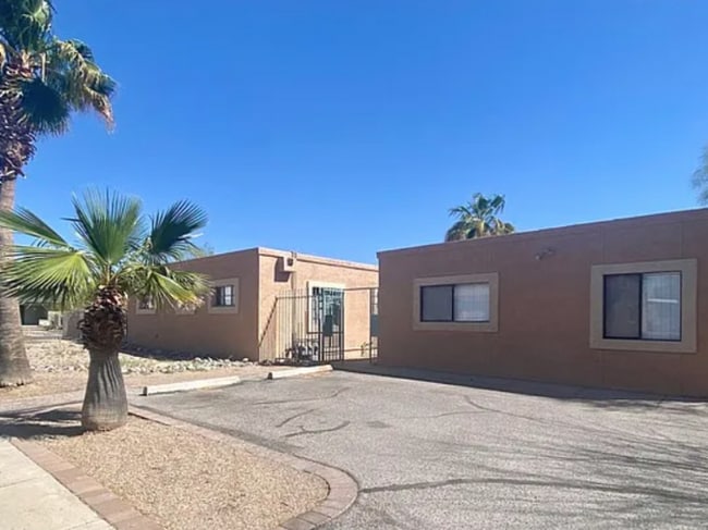 Building Photo - Spacious 1 Bedroom in Gated Community, Off...