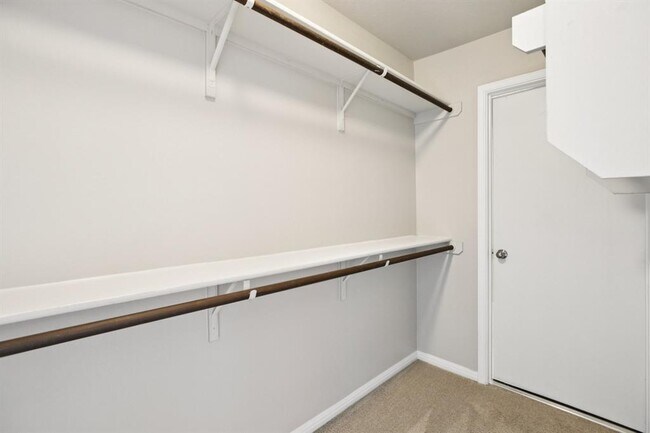 Building Photo - 516 E Slaughter Ln