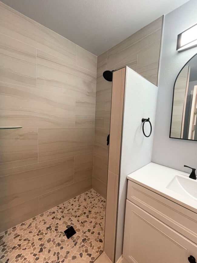 Building Photo - 3Bd/2Ba Shoreline House