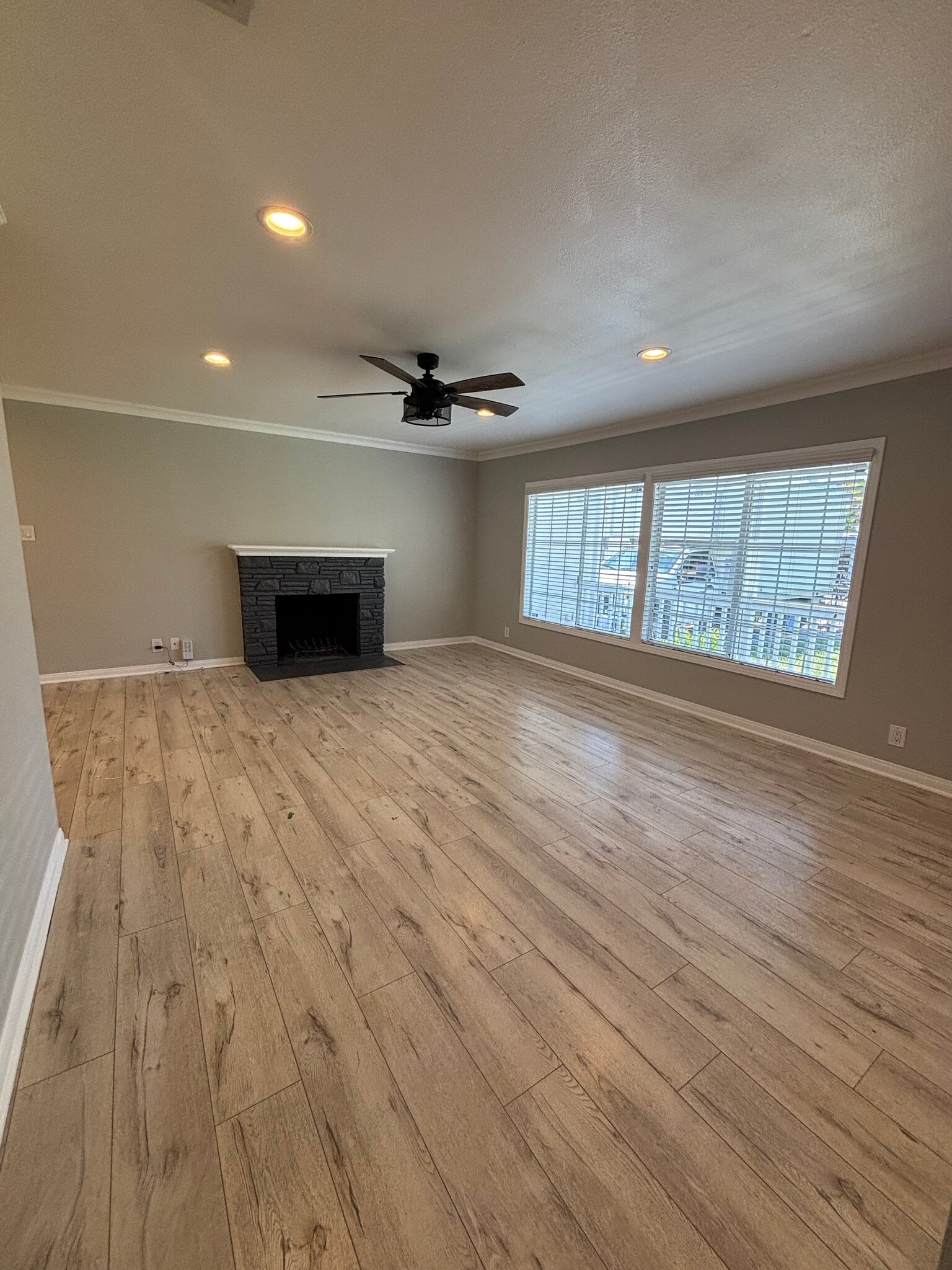 Building Photo - 23158 Leonora Dr
