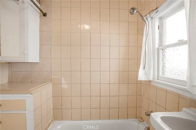 Building Photo - 959 W 17th St