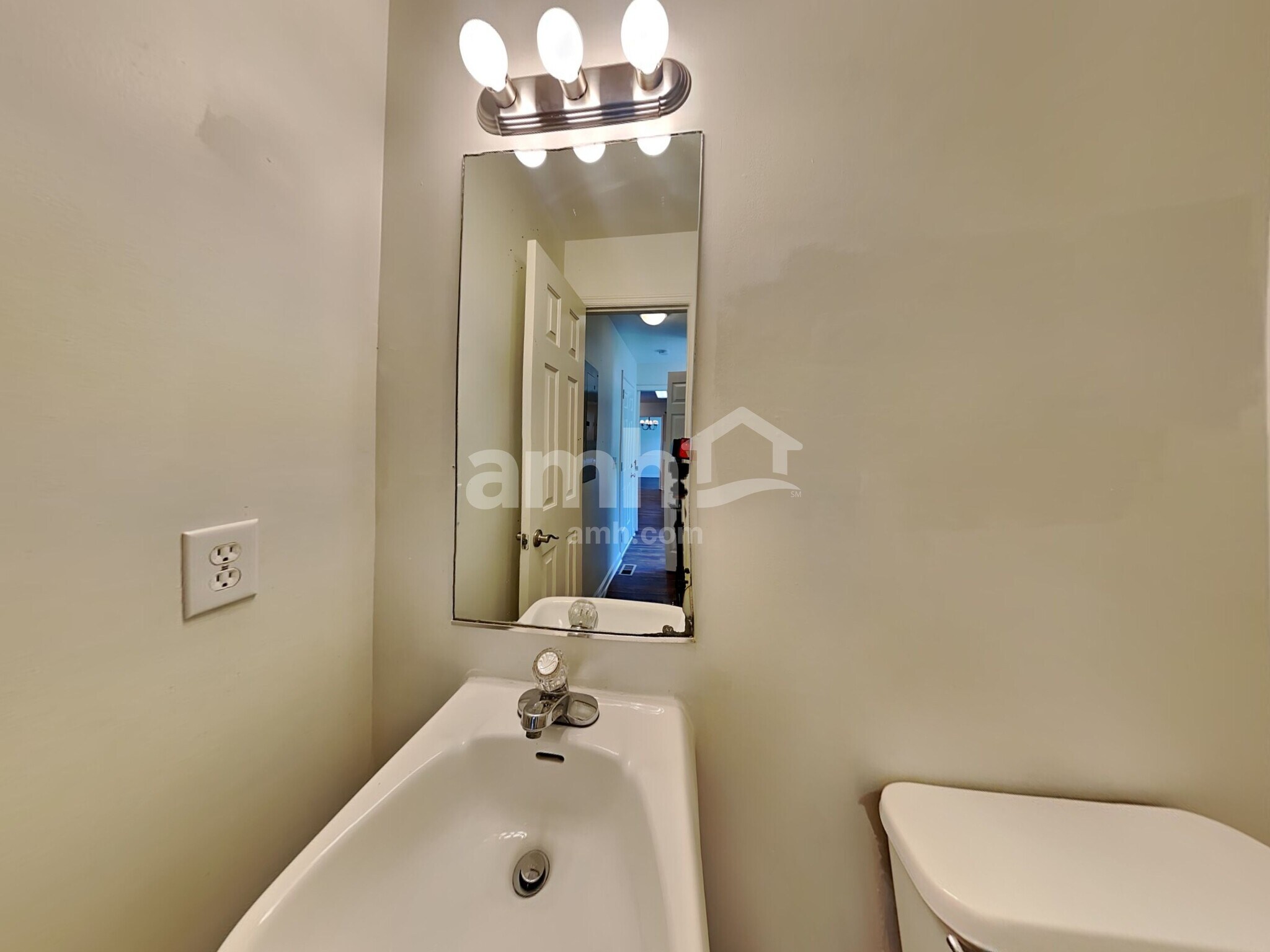 Building Photo - 524 Ryan Ave