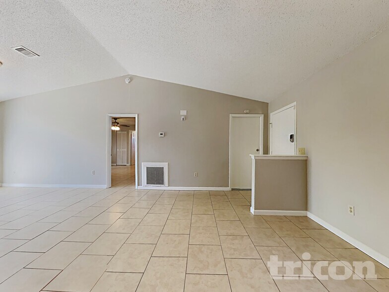 Building Photo - 2920 Malcolm Dr