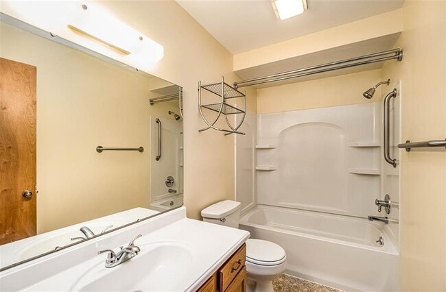 Building Photo - Spacious 4 bed / 2 bath Midland home - $20...