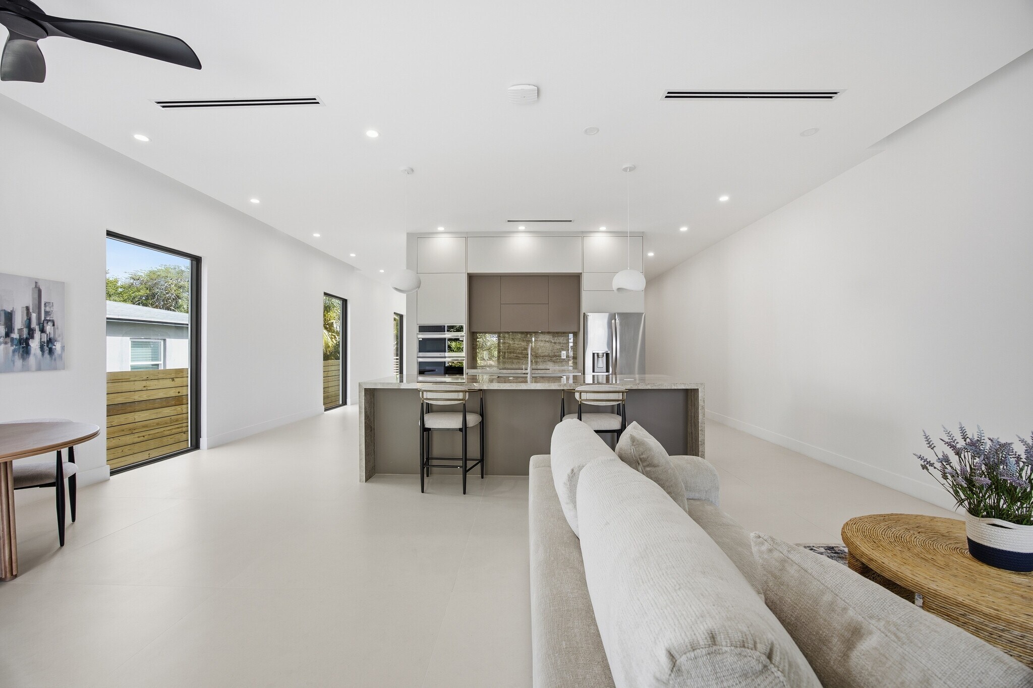 Building Photo - 1319 NE 13th Ave