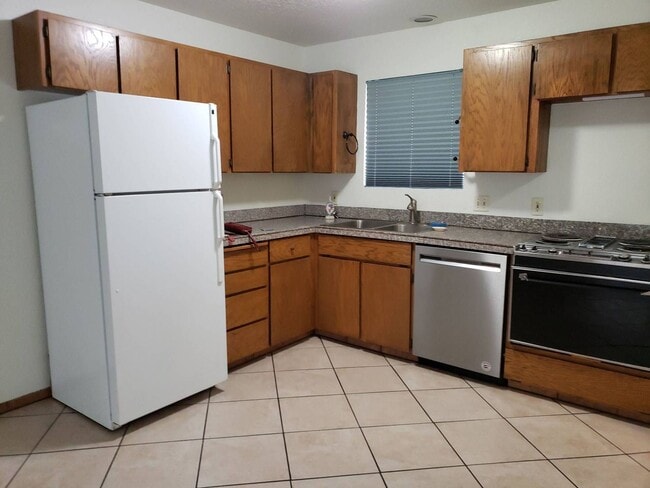 Building Photo - 2005 NE Terre View Dr