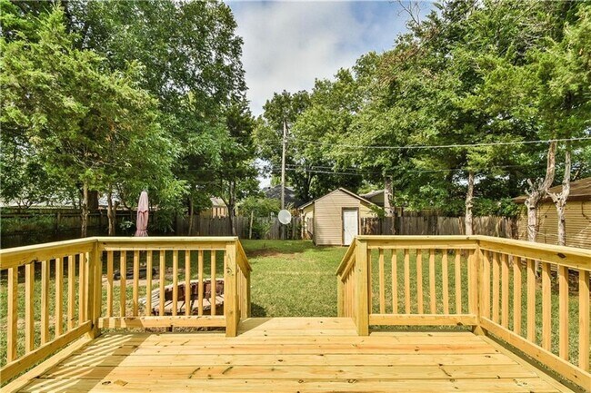 Building Photo - Beautifully Remodeled 4 Bedroom Home near ...