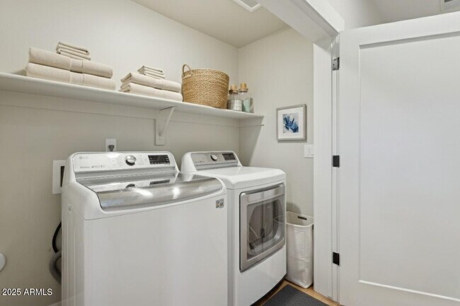 Building Photo - 1400 E Bethany Home Rd