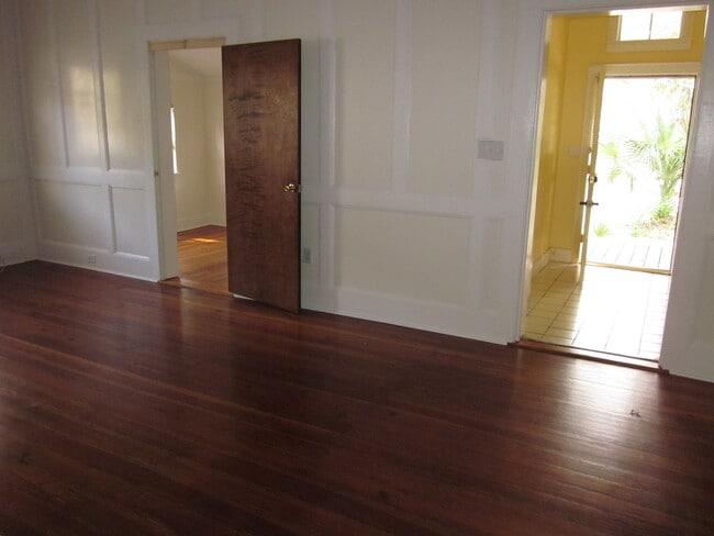 Building Photo - 1 Bed/1 Bath in Duckpond Area Close to Downtown