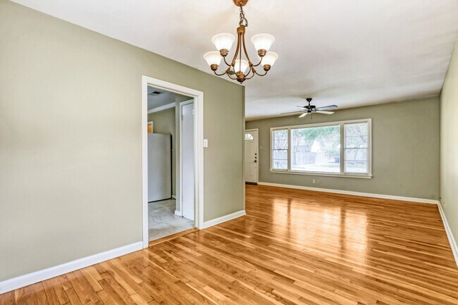 Building Photo - 1402 Cullen Ave