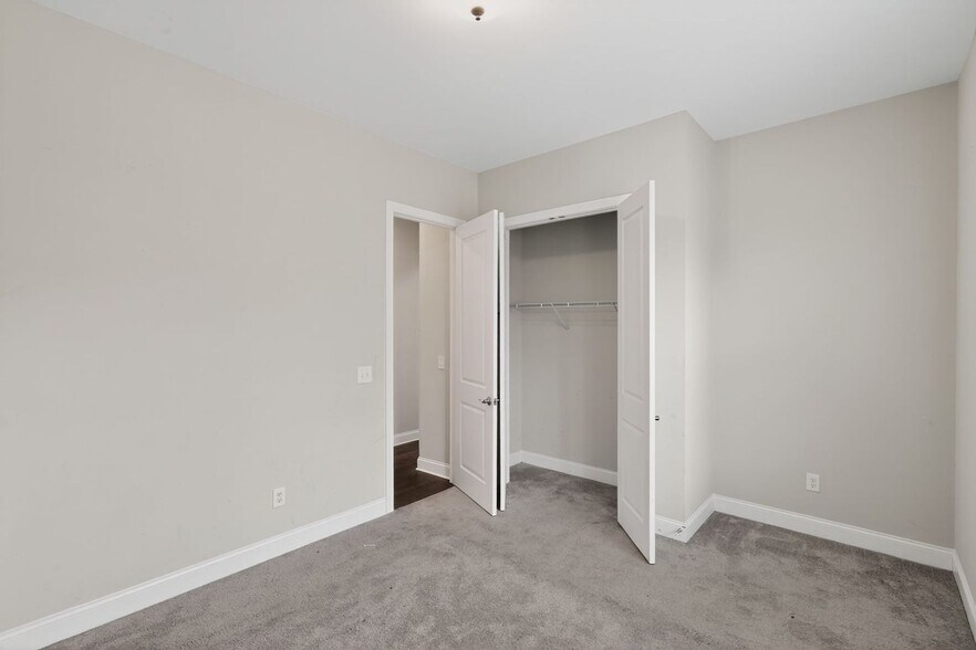 Building Photo - 3745 Crestland Ln