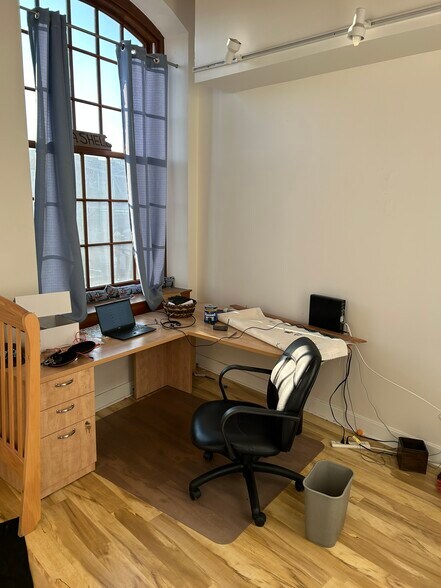 Building Photo - 555 S Water St