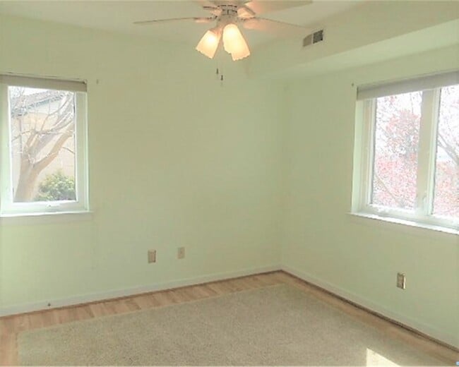 Building Photo - 3904 Eastview Ln