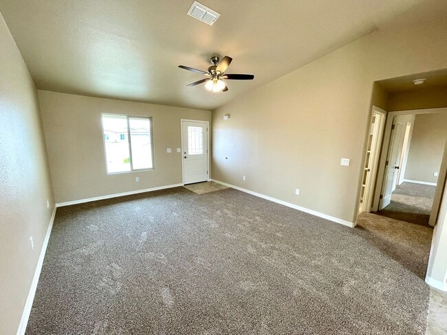 Building Photo - Built in 2024, 3 bedroom, 2 bathroom home located in Golden Valley, AZ