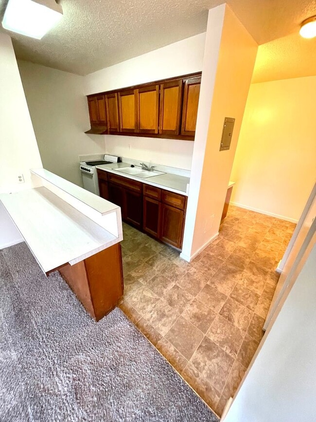 Building Photo - Studio Apartment on Las Vegas Strip - Close to all of the Excitement & More!!