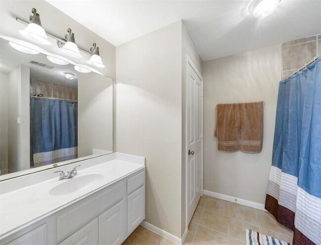 Building Photo - 22311 Claysprings Ln