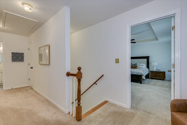 Building Photo - 869 Hickory Ridge Rd