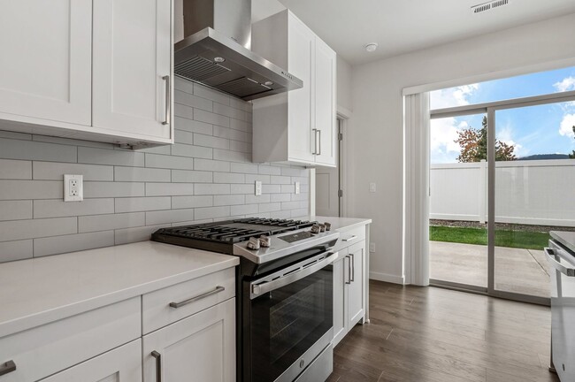 Building Photo - CDA Place Neighborhood- upgraded 3 bed 2 b...