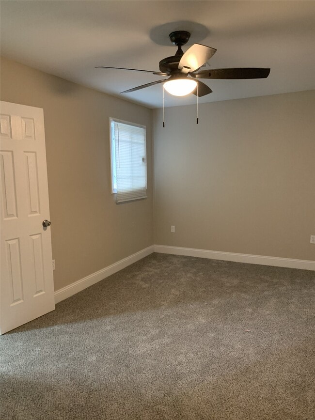 Building Photo - 14002 Rosecrest Dr