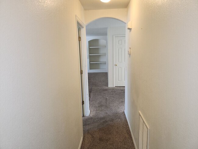 Building Photo - 8179 Meadowcrest Dr