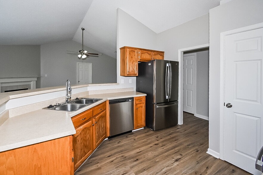 Building Photo - 6620 Tealwood Dr