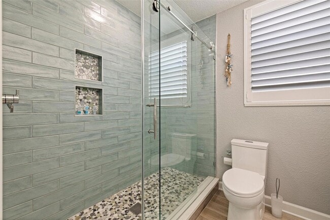 Building Photo - 106 7th Ave