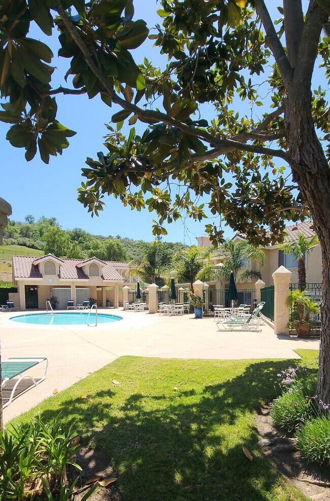 Building Photo - Gorgeous 2 bedroom newly renovated upstairs corner condo in gated community with pool & hill side...