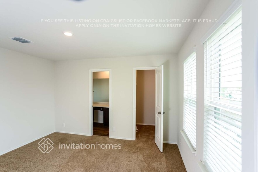 Building Photo - 9807 Spotted Rose