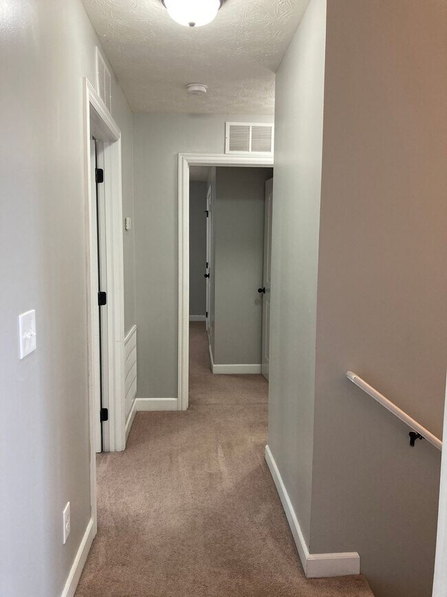 Building Photo - 103 Ashmore Ct
