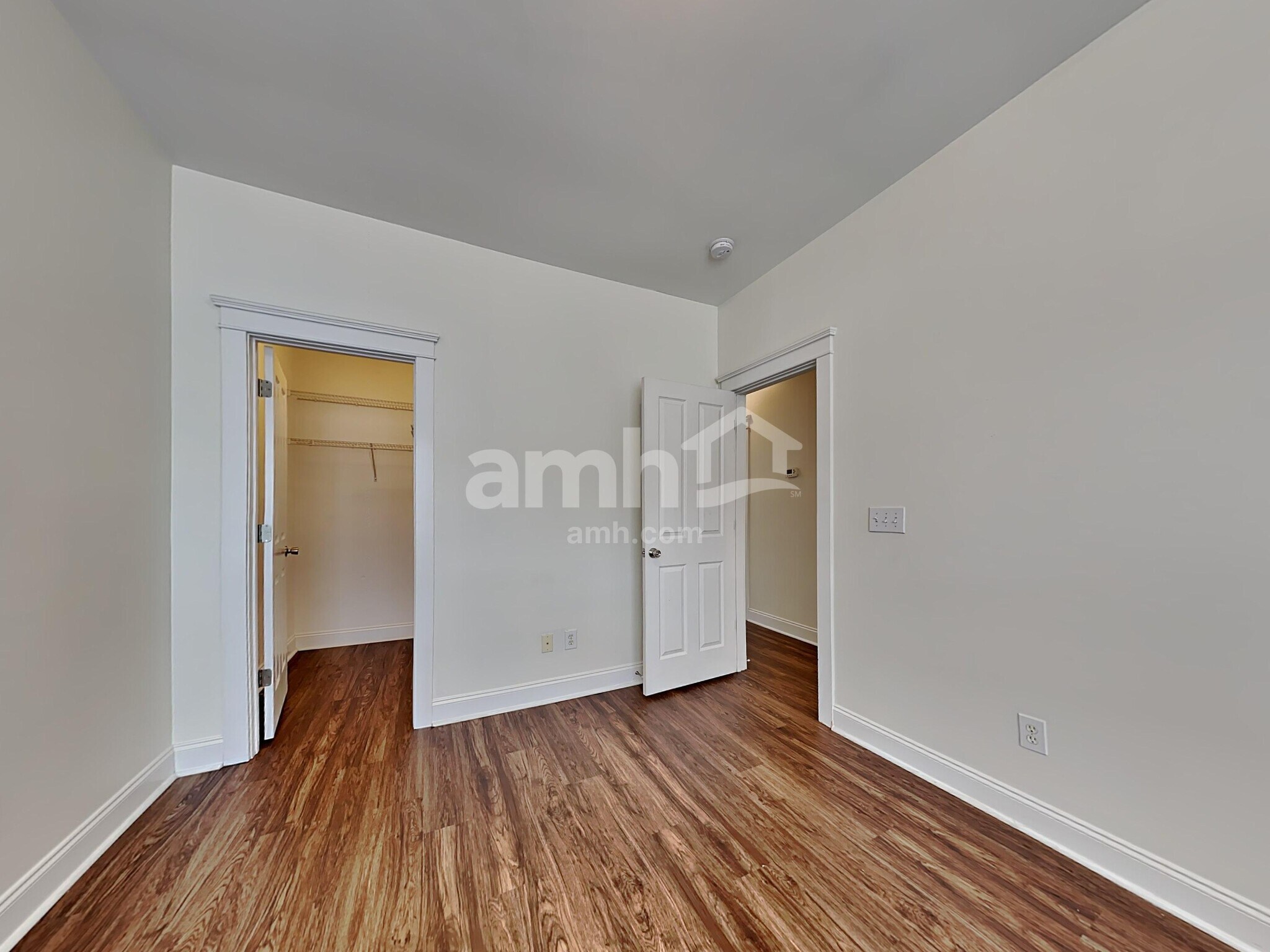 Building Photo - 206 Hydrangea St