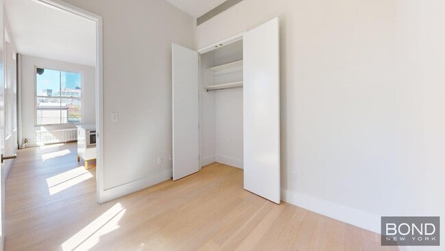 Building Photo - 452 Broome St