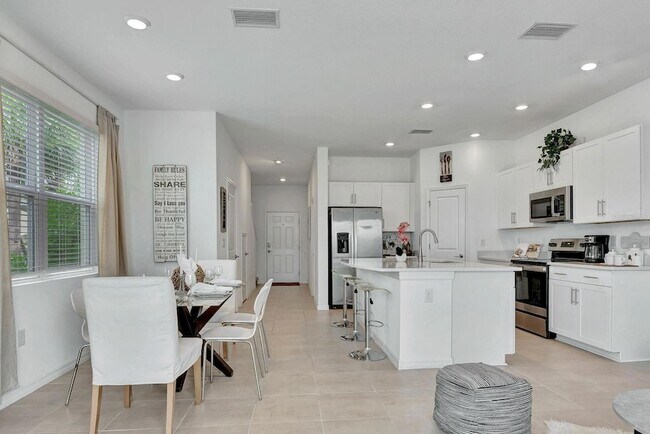 Building Photo - 5715 Archipelago St