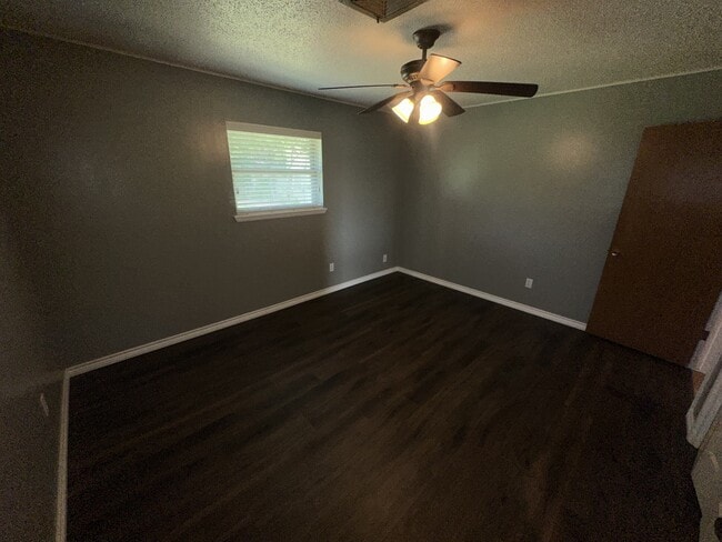 Building Photo - 137 E Jarman Dr