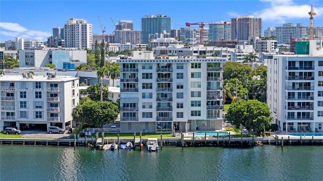 Building Photo - 9250 W Bay Harbor Dr