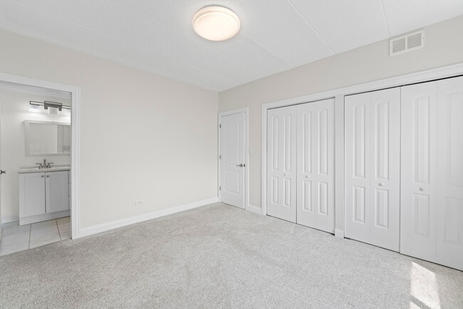 Building Photo - 9431 S 79th Ave