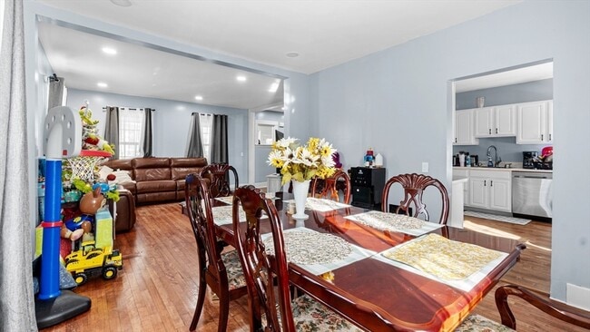 Building Photo - 6-8 Crescent St