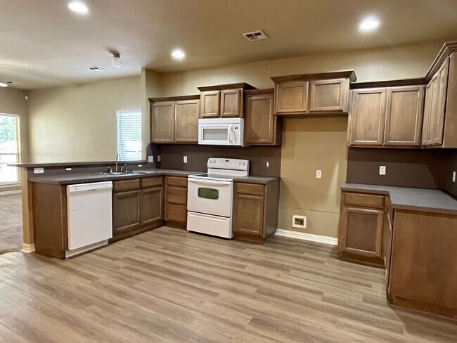Building Photo - 6737 NW 125th Ct