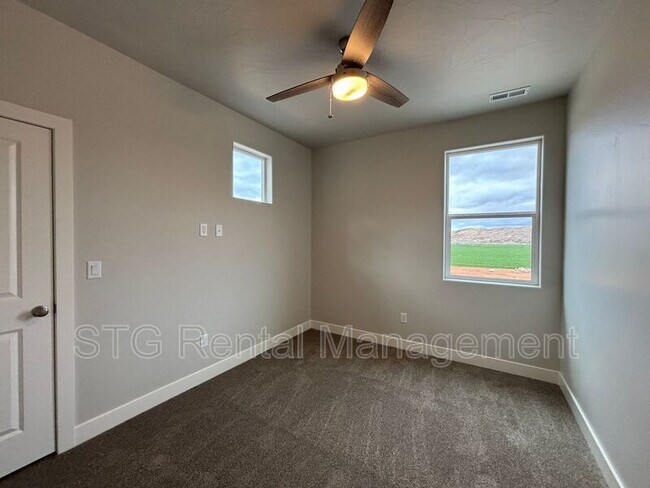 Building Photo - 983 S 4380 W