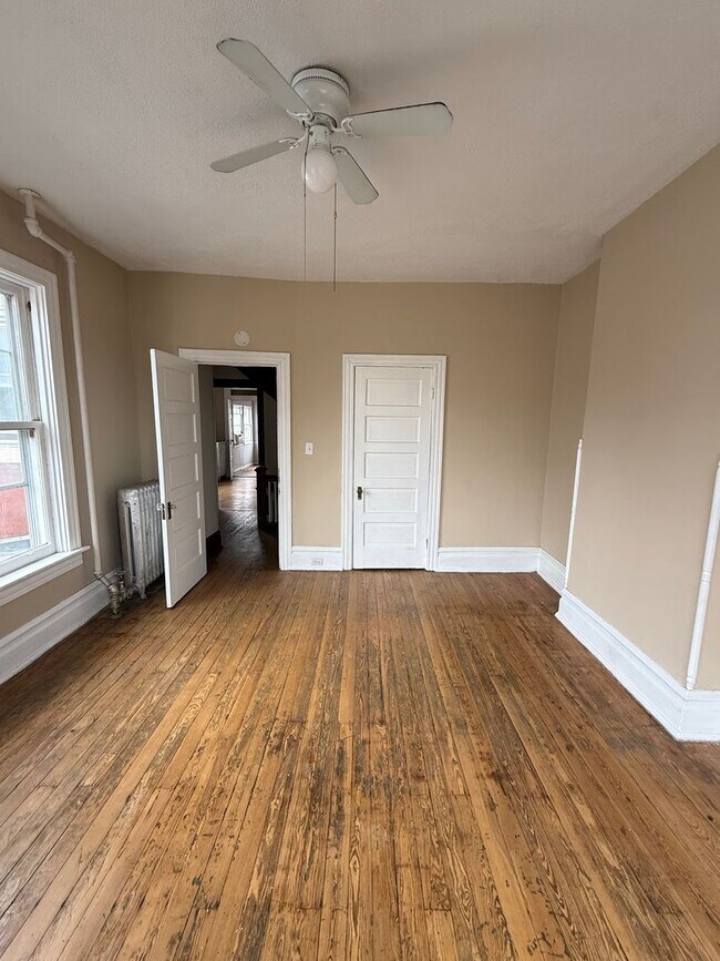 Building Photo - 49 W Commerce St