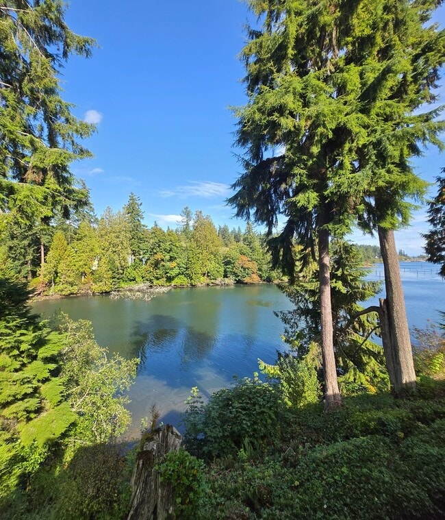 Building Photo - ***PENDING APPLICATIONS***2 Bedroom 1.75 B...