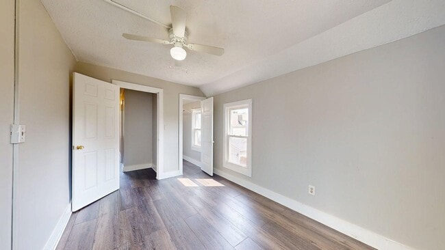 Building Photo - Updated 3 bedroom/1.5 bathroom, Single Fam...