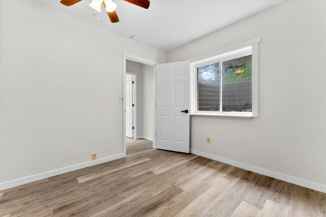 Building Photo - 1102 Apache Dr
