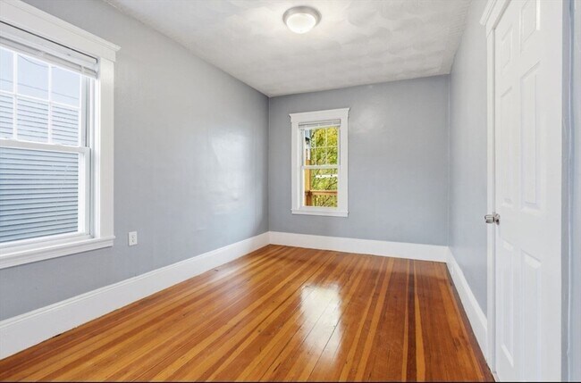 Building Photo - 20 Leslie St