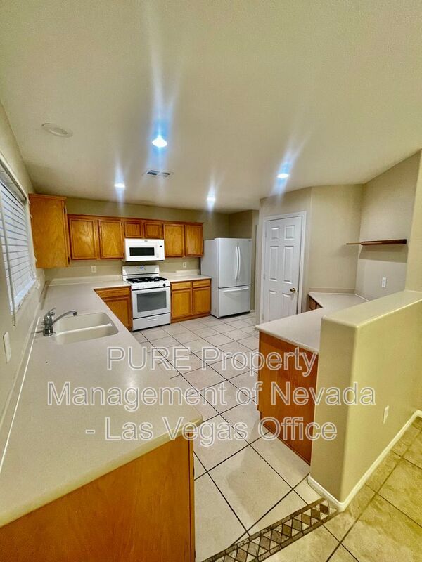 Building Photo - 3528 Laguna Veneta Ave