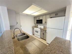 Building Photo - 8070 W Russell Rd