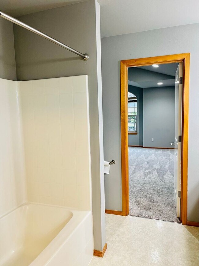 Building Photo - In town Poulsbo...close to everything! Bri...