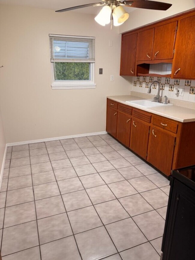 Building Photo - Freshly Transformed 3 Bed Home with Modern Upgrades!