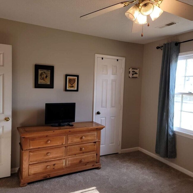 Room 3 - 1078 Sandy Springs Rd NW