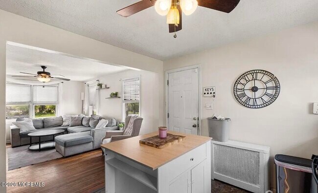Building Photo - 585 Bamford Ave
