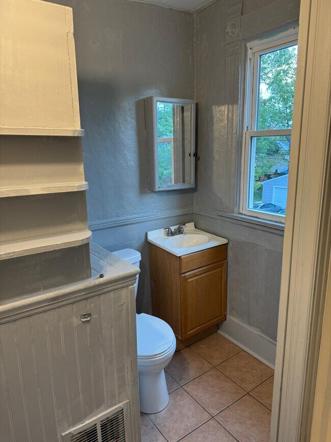 Building Photo - 225 W. 29th Lorain, OH 44055